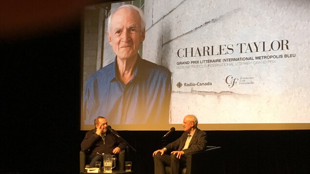 Michel Déseautels en compagnie de Charles Taylor, le récipiendaire du Grand prix littéraire Metropolis Bleu.