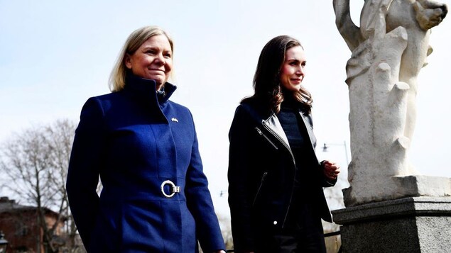 La première ministre suédoise Magdalena Andersson(g) et la première ministre finlandaise Sanna Marin(d)