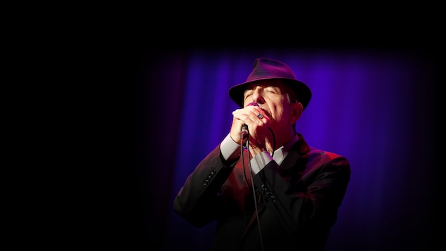 Leonard Cohen en spectacle. Leonard Cohen en spectacle.