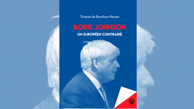 Page couverture du livre Boris Johnson, un européen contrarié. Une image aux teintes de bleu, de Boris Johnson de coté..