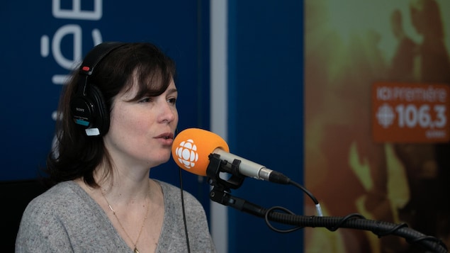 Dominique Fortier, en studio.