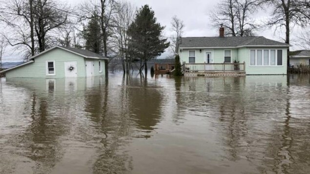 La crue printanière des eaux a touchée environ 10 000 maisons dans plusieurs régions du Nouveau-Brunswick.