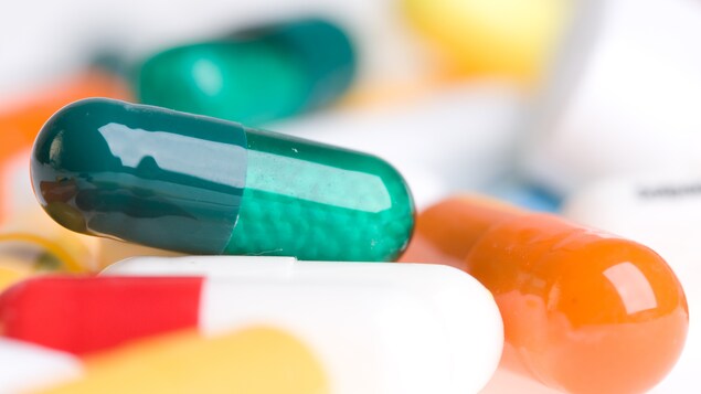 Des pilules d'antibiotiques