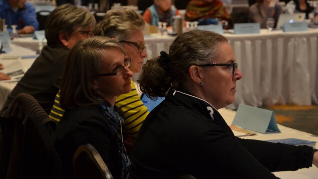 Des membres d'associations francophones écoutent une présentation lors de la réunion des présidents et présidentes le 5 novembre 2017 à Richmond Des membres d'associations francophones écoutent une présentation lors de la réunion des présidents et présidentes le 5 novembre 2017 à Richmond