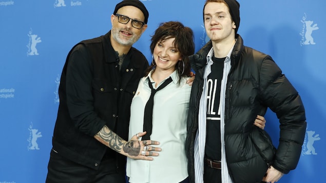 Le cinéaste Denis Côté en compagnie des acteurs Larissa Corriveau and Robert Naylor.