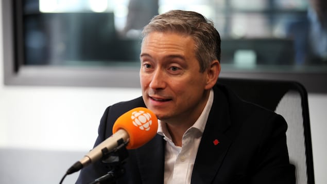 François-Philippe Champagne en studio François-Philippe Champagne en studio