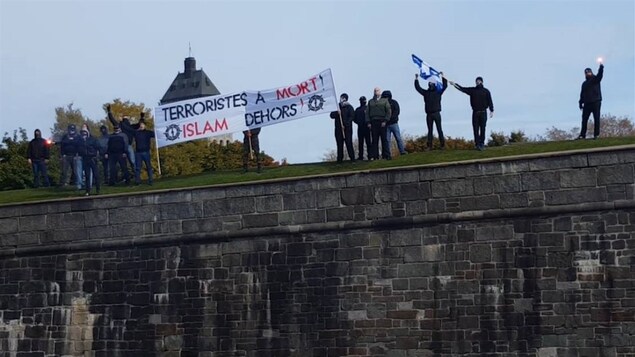 Des membres du groupe Atalante sur la colline Parlementaire à Québec le 15 octobre 2016