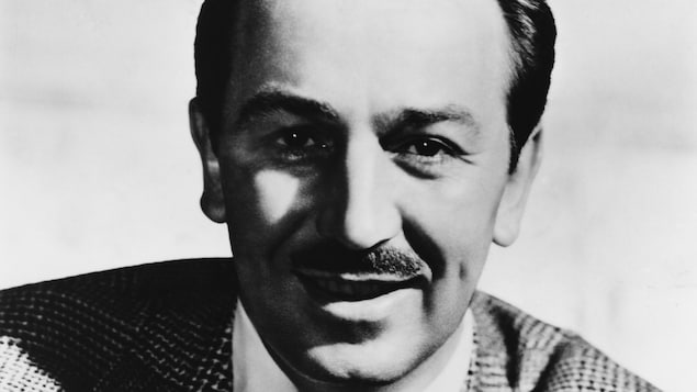 Le producteur et homme d'affaires Walt Disney vers 1955.