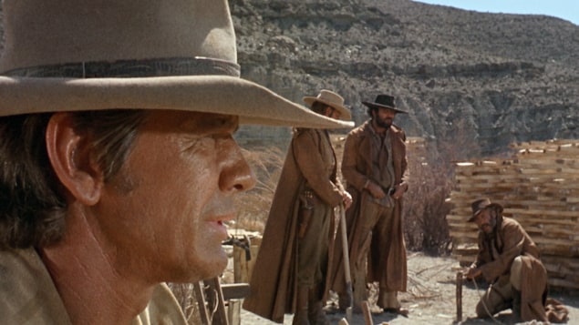 Un cowboy joué par Charles Bronson dans une scène du film Il était une fois dans l'Ouest