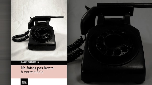 La couverture du livre « Ne faites pas honte à votre siècle » de Daria Colona : photo sur fond blanc d'un téléphone noir à cadran dont le combiné se termine en forme de révolver. La couverture du livre « Ne faites pas honte à votre siècle » de Daria Colona : photo sur fond blanc d'un téléphone noir à cadran dont le combiné se termine en forme de révolver.