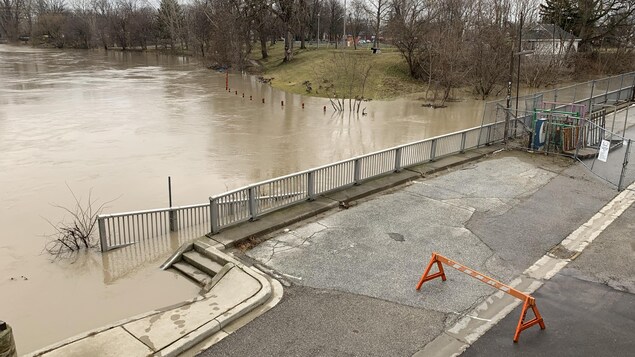 Une rivière qui déborde.