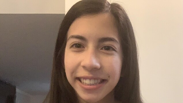 Julia Reyes en train de sourire