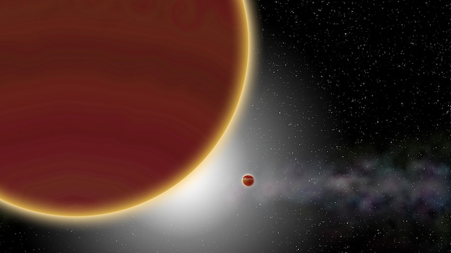 Une illustration évoque une planète d'un ton orangé qui gravite autour de son étoile.