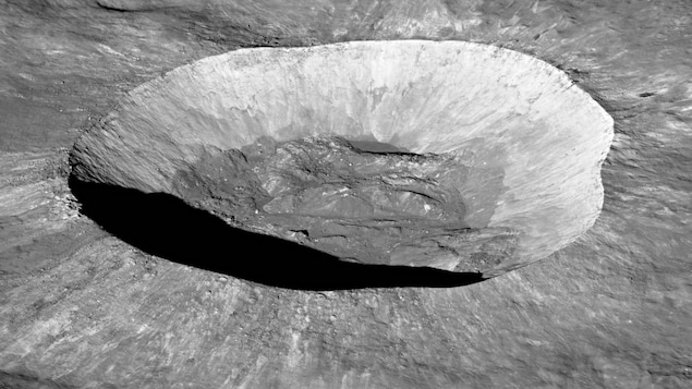 Vue du cratère lunaire Giordano Bruno.