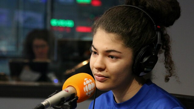 Photo de Laura Doyle-Péan, étudiante en Arts, lettres et communication, profil Créativité et médias au Cégep Limoilou et lauréate de la bourse Loran