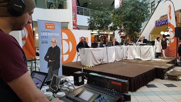 L'émission des Matins d'ici à la Place du centre pour le 40e Salon du livre de l'Outaouais.