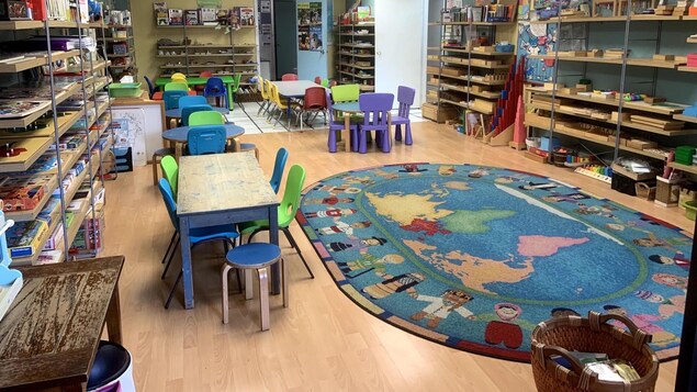 Une salle de classes pour les enfants d'âge préscolaire dans une garderie.