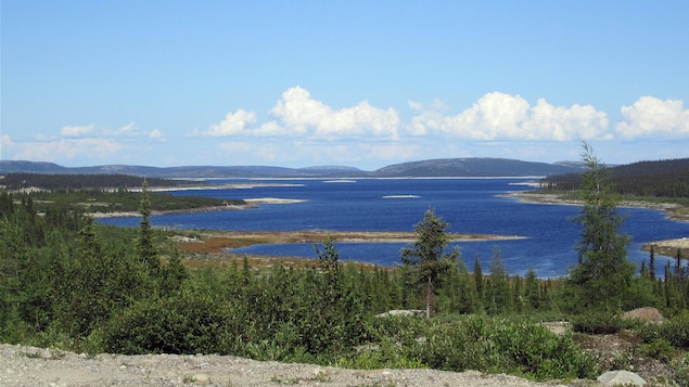 Une vue panoramique du réservoir Caniapiscau.