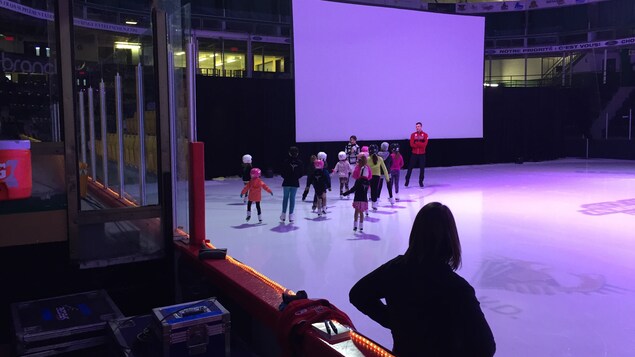 Meagan Duhamel et Eric Radford rencontrent des jeunes patineurs du CPA de Val-d'Or Meagan Duhamel et Eric Radford rencontrent des jeunes patineurs du CPA de Val-d'Or