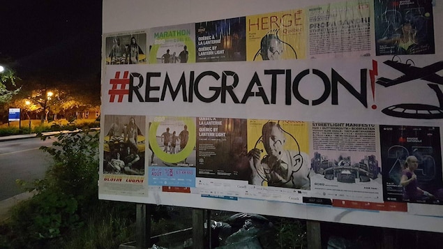 Cette affiche a été collée à un panneau publicitaire dans le secteur du parc Myrand.