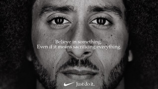 Colin Kaepernick dans la nouvelle campagne publicitaire de Nike.