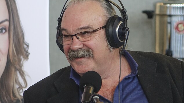 Jean-Marc Dalpé au Salon du livre du Grand Sudbury.