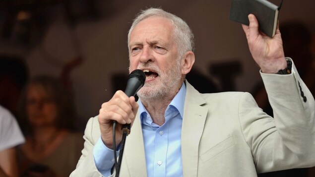Le chef du Parti travailliste, Jeremy Corbyn, pendant un rassemblement politique le 1er juillet 2017 à Londres Le chef du Parti travailliste, Jeremy Corbyn, pendant un rassemblement politique le 1er juillet 2017 à Londres