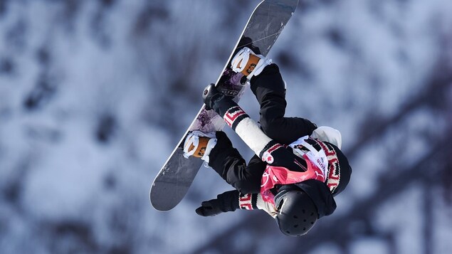Laurie Blouin fait un saut spectaculaire