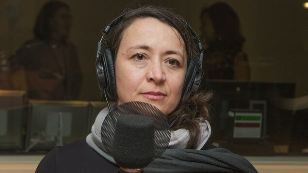 Nathalie Provost au micro de Catherine Perrin. Nathalie Provost au micro de Catherine Perrin.