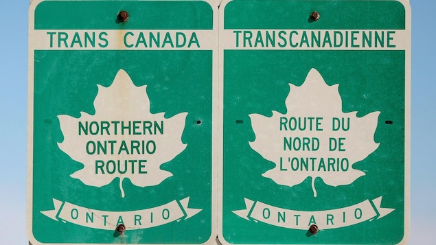 Panneau annonçant l'autoroute transcanadienne en Ontario.