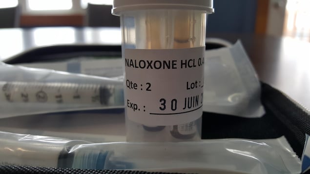 Une fiole renfermant une dose de naloxone