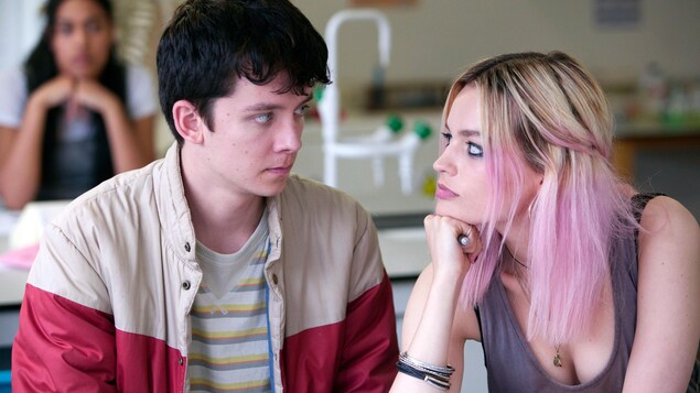 Otis Milburn (Asa Butterfield) et Maeve (Emma Mackey) dans la série « Sex Education ». 