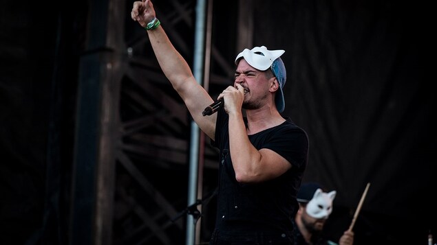 Koriass est l'un des rares chanteurs de hip-hop dont les chansons sont entendues sur les ondes des radios commerciales québécoises.