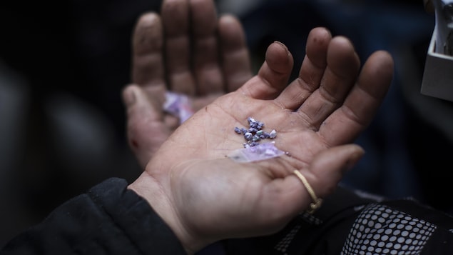 Du Fentanyl dans la main d'un usager en janvier 2023. 