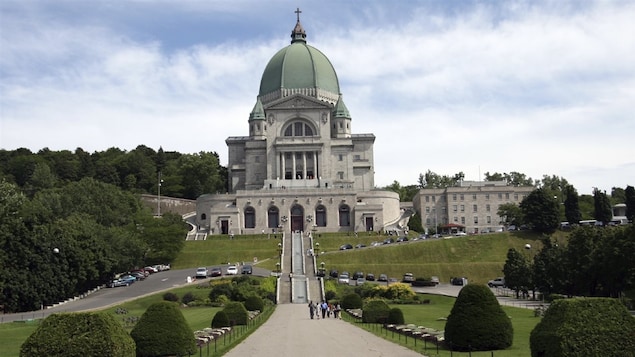 L'Oratoire Saint-Joseph domine le flanc nord-ouest du Mont-Royal.