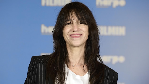 Présidentielle en France : 500 artistes, dont Charlotte Gainsbourg, voteront Macron