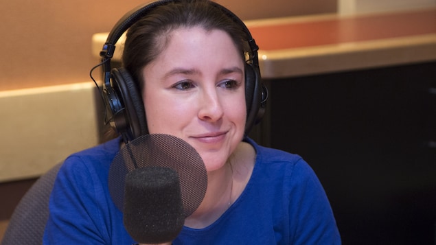 Perrine Leblanc dans le studio 18 de Radio-Canada