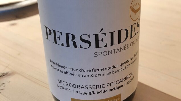 La bouteille de bière et son étiquette La bouteille de bière et son étiquette