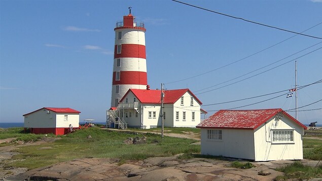 Le phare de Pointe-des-Monts Le phare de Pointe-des-Monts