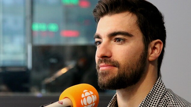 Philippe Marquis, athlète en ski-acrobatique en studio.