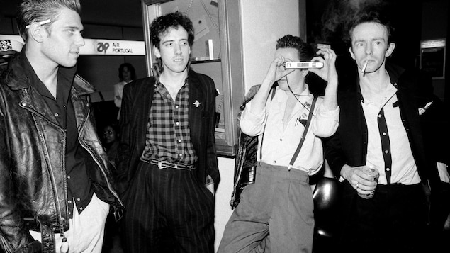 Les membres du groupe britannique The Clash en 1983. Paul Simonon, Mick Jones, Joe Strummer et Terry Chimes (à partir de la gauche).