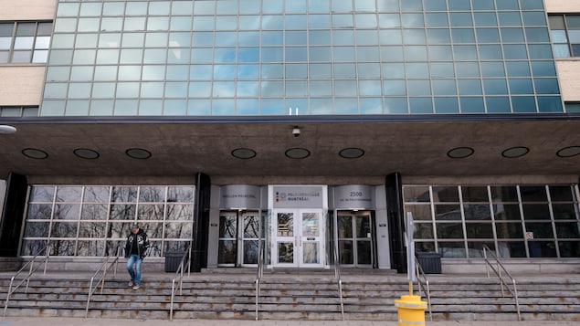 Entrée extérieure de l'école Polytechnique de Montréal.