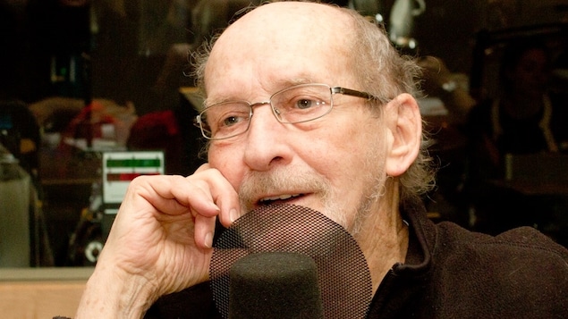 Le critique et auteur Claude Gingras