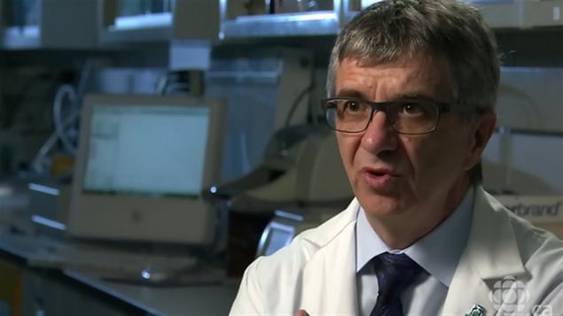 Dr. Richard Béliveau dans son laboratoire