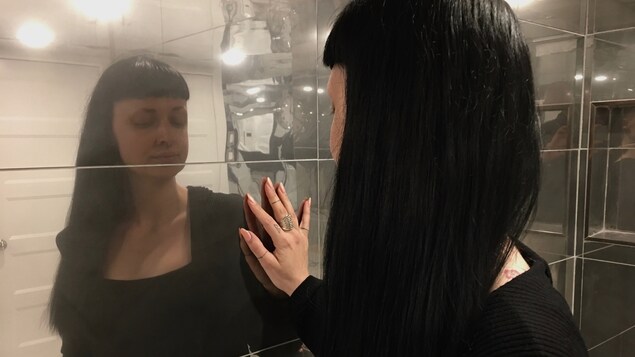Rose est une travailleuse du sexe dans l'un des nombreux salons de massage érotique de Montréal.