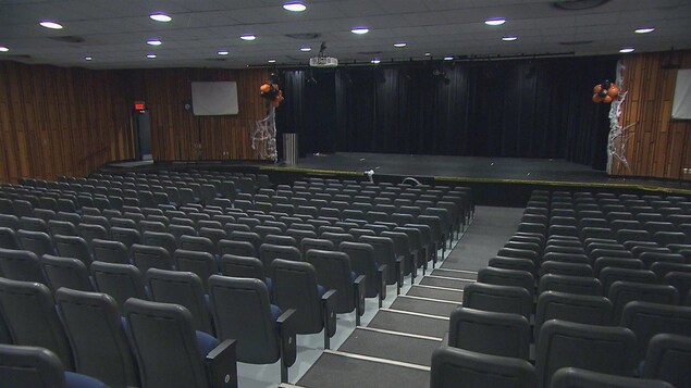 Une salle vide.