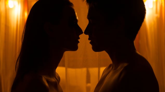 La sexualité adolescente commence en moyenne autour de 16 ans, d'après la majorité des statistiques récentes.