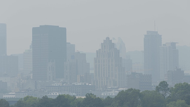 La ciudad canadiense de Montreal contaminada con el smog.