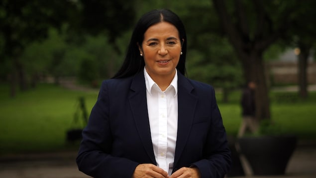 Un portrait de Soraya Martinez Ferrada au Parc Lafontaine.