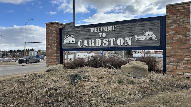 Panneau de bienvenue à l'entrée de la ville de Cardston en Alberta  